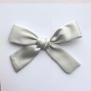 Little Poppy Co. Dec ‘19 Classic bow on clip